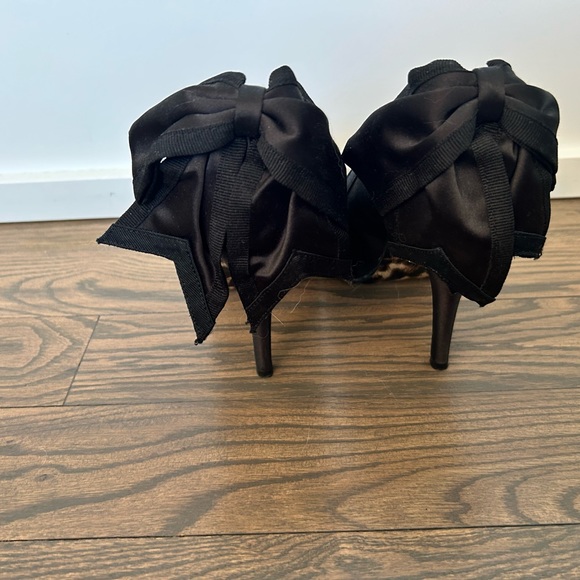 Betsey Johnson black satin heels size 8 - Picture 4 of 5